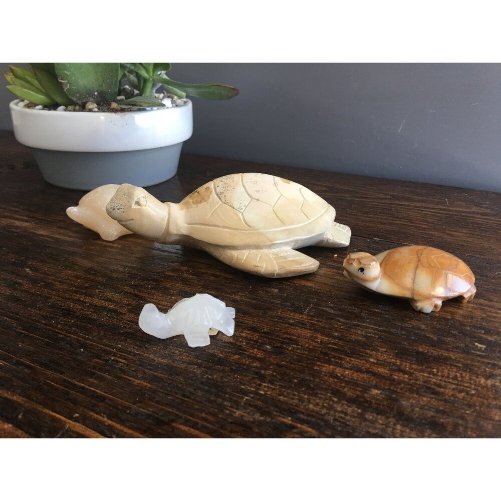 Vintage carved Turtles / sea turtle tortoise / knick knack shelf decor / Mexico‎